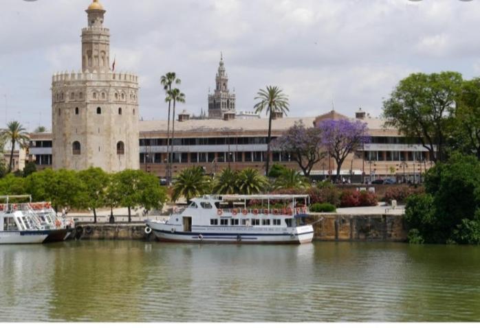 Apartamento Acogedor Junto A Calle Betis, Triana-Los Remedios Σεβίλλη Εξωτερικό φωτογραφία